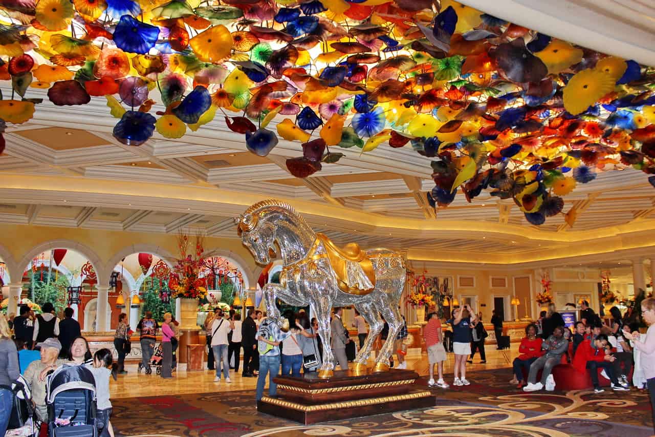 37015 Fiori Di Como, Dale Chihuly Flower Ceiling Sculpture and ...